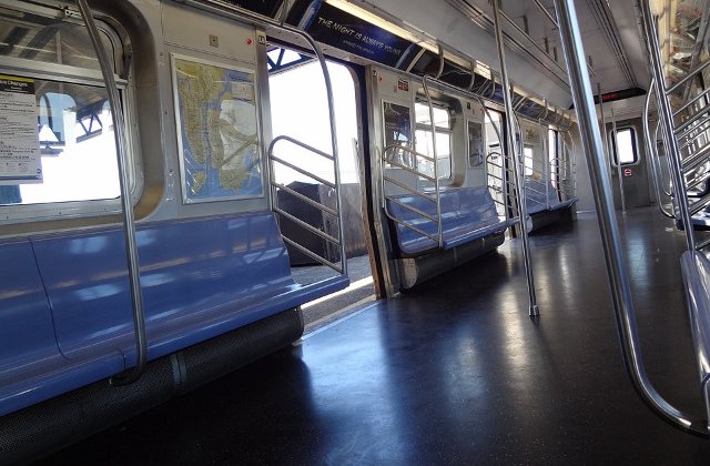 New York: 34 de persoane ranite, dupa ce o garnitura de metrou a deraiat