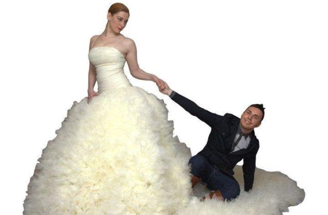 [VIDEO] Rochia de mireasa a lui Kate Middleton, realizata de un roman?