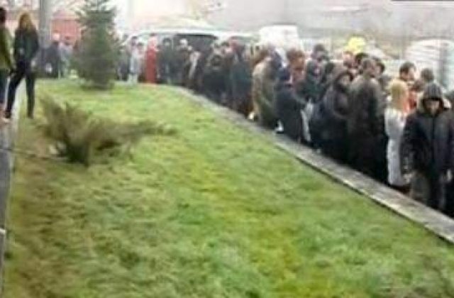 [VIDEO] Inghesuiala la Casa de Asigurari de Sanatate Bucuresti