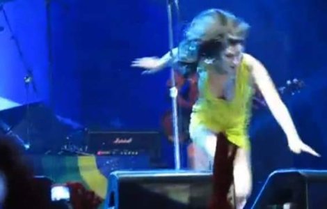  Video  Amy Winehouse s-a facut din nou de ras