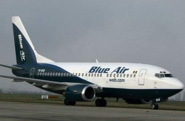 Un avion Blue Air cu 135 de pasageri la bord a aterizat de urgenta pe Aeroportul Henri Coanda