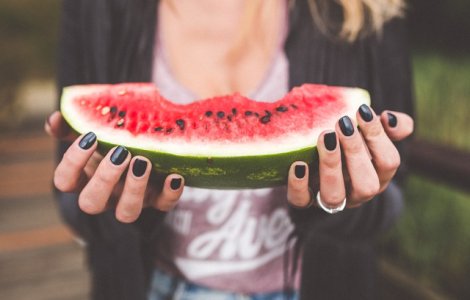  Top  8 alimente pe care ar trebui sa le consumi vara pentru un ten perfect