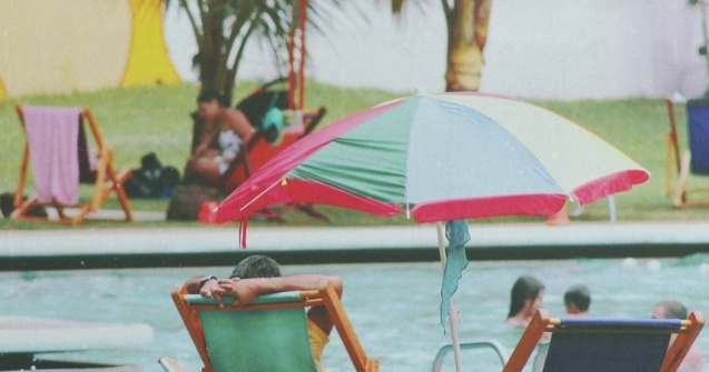 O tanara a ajuns la spital cu arsuri pe 90% din suprafata corpului, dupa ce a adormit la plaja