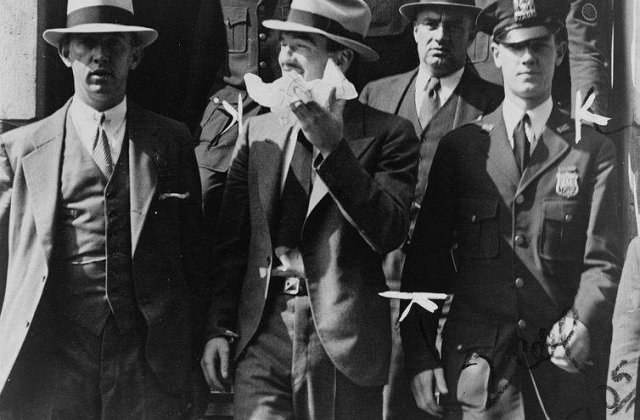 [VIDEO] 100 de membrii "Cosa Nostra" au fost arestat de FBI