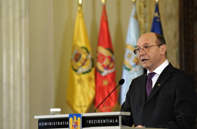 Basescu se plange de tensiunea politica din Romania