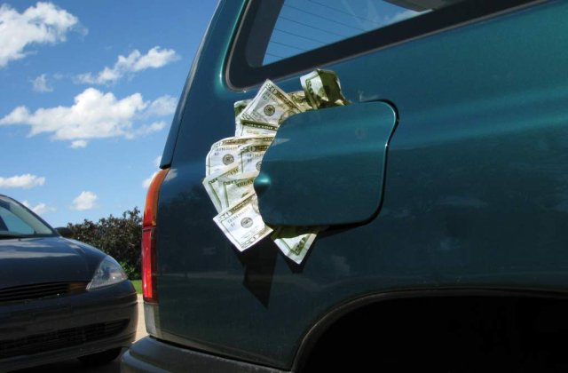 Cumparatorii vor plati taxe mai mari pentru masinile vechi