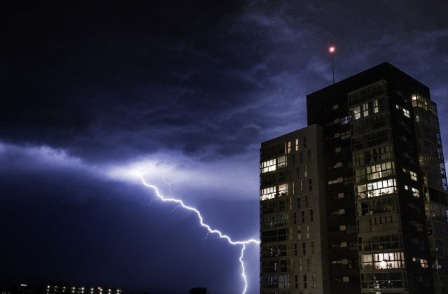 Avertizare meteo: Furtuni si vijelii in aproape toata tara