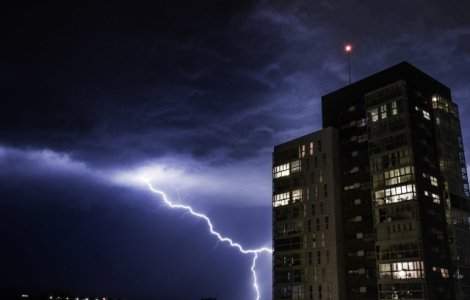 Avertizare meteo: Furtuni si vijelii in aproape toata tara