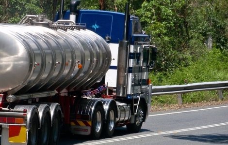 Ialomita: Cisterna plina cu zece tone de azot, implicata intr-un accident. Doua persoane si-au pierdut viata