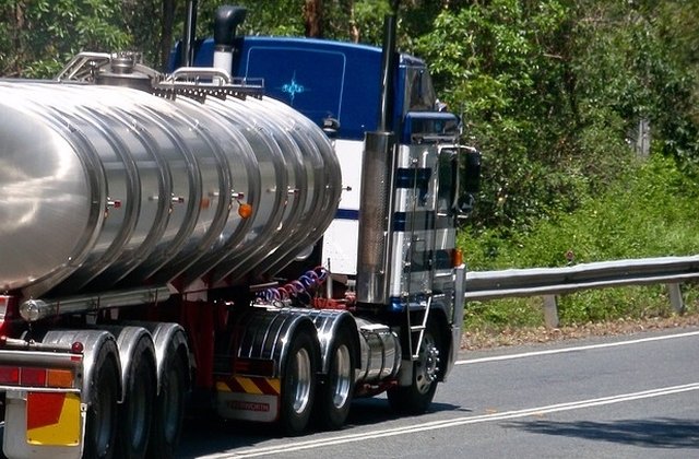 Ialomita: Cisterna plina cu zece tone de azot, implicata intr-un accident. Doua persoane si-au pierdut viata