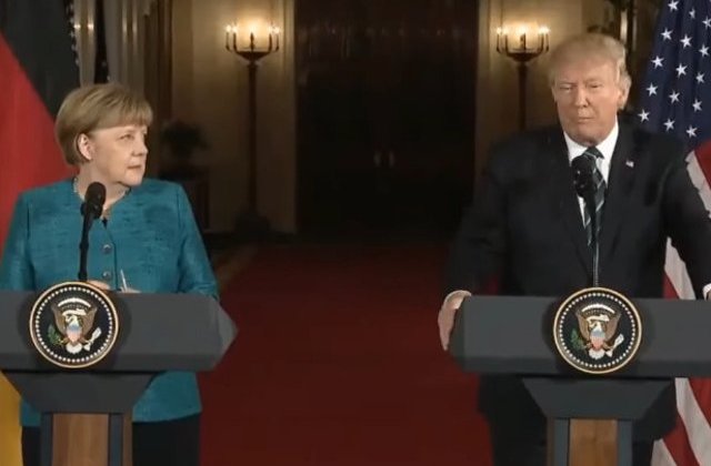 Martin Schulz o ataca pe Angela Merkel, pentru ca nu este prea dura cu Donald Trump