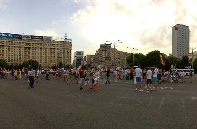 Peste 1.000 de oameni s-au adunat la marsul de protest "Impreuna salvam tara de corupti"