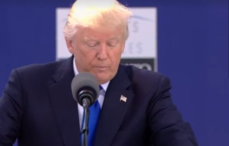 Donald Trump a postat un videoclip in care tranteste la pamant si loveste sigla CNN