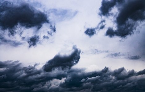 Avertizare meteo: Cod PORTOCALIU de furtuni, inclusiv in Capitala, pana marti