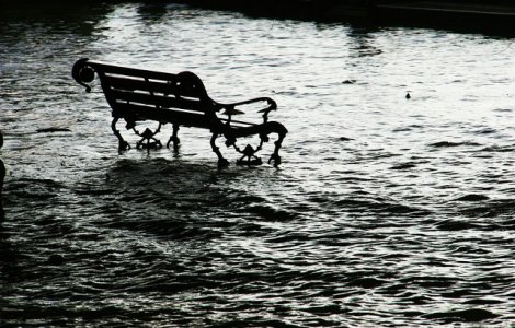 Inundatii de proportii in China: 15 oameni au murit, sute de mii au fost evacuati