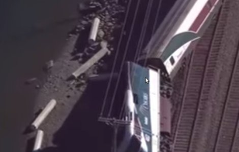 Tren cu peste 250 de pasageri la bord a deraiat in Washington