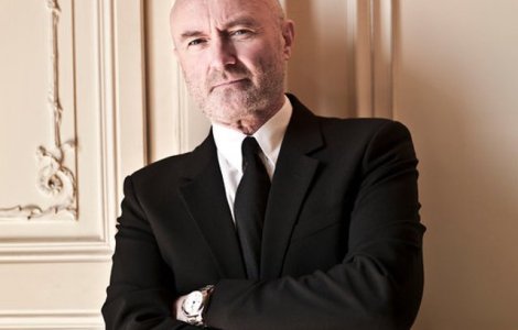 Phil Collins a urcat pe scena cu ajutorul unui baston si a cantat in Londra asezat pe un scaun