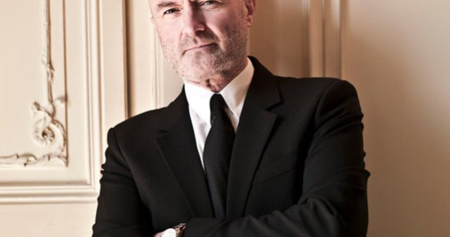 Phil Collins a urcat pe scena cu ajutorul unui baston si a cantat in Londra asezat pe un scaun
