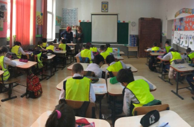 665 de elevi din sapte judete au studiat gratuit educatie rutiera