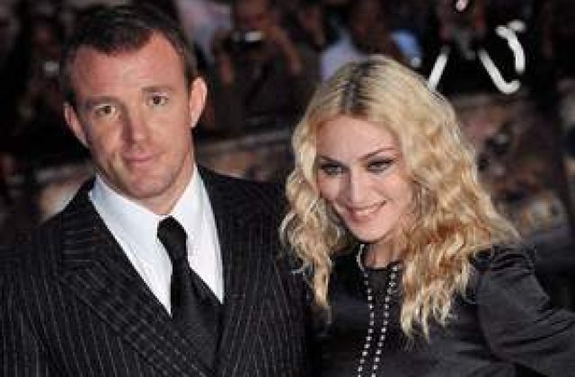 E oficial! Madonna si Guy Ritchie divorteaza