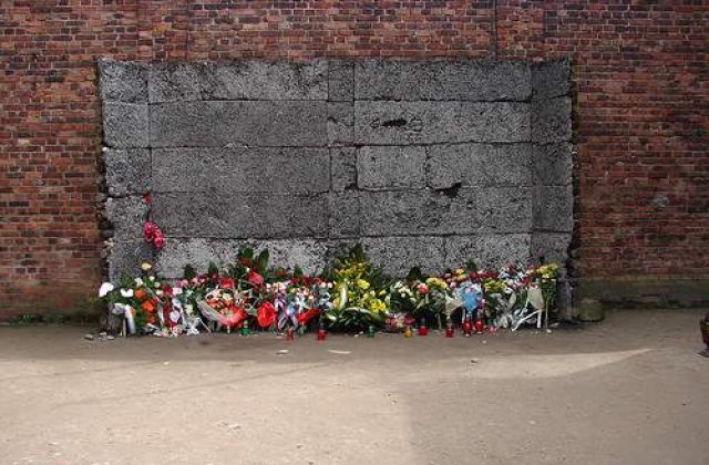 Executati pentru ca au ridicat de pe jos manifeste anti-comuniste