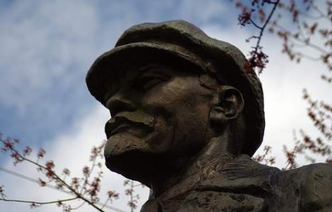 Rusii doresc inhumarea lui Lenin