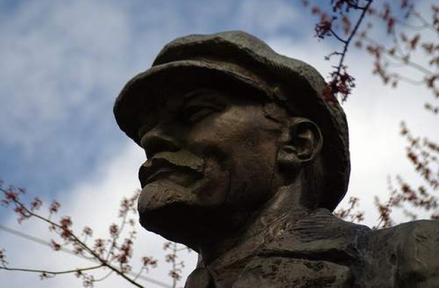 Rusii doresc inhumarea lui Lenin
