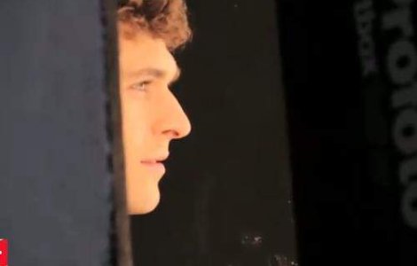  Video : A dat mingea de fotbal pe modeling