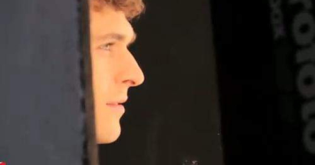  Video : A dat mingea de fotbal pe modeling