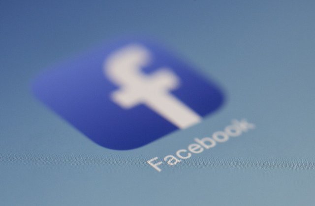 Facebook va ascunde prietenii care publica prea multe postari
