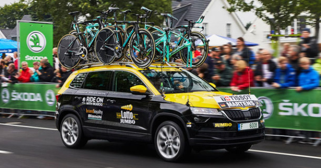 Prima aparitie publica a noului Skoda Karoq: SUV-ul compact a luat startul in Turul Frantei