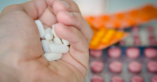 Trei adolescente din Prahova, la spital dupa ce au inghitit un medicament pentru boli psihice. Una dintre ele este in coma