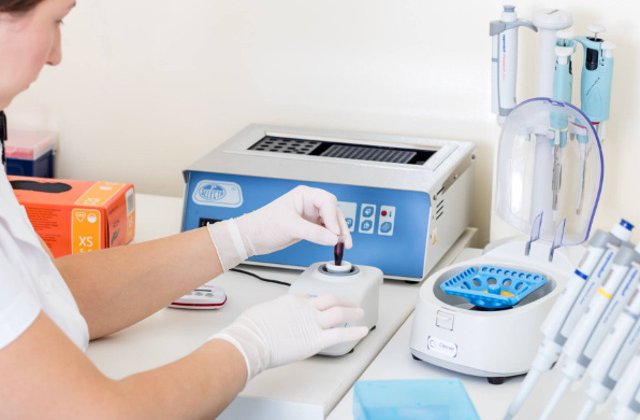 Testul care iti spune ce risc ai sa mostenesti 8 tipuri de cancer, disponibil si in Romania