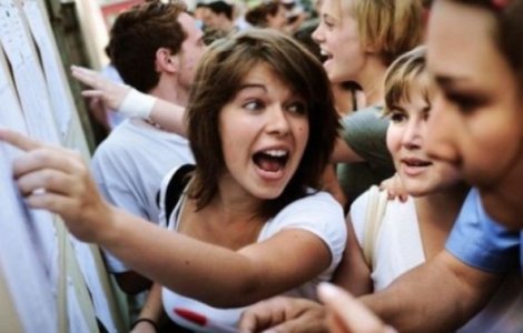 Rezultate BACALAUREAT 2017: Ministerul Educatiei: Rata de promovare la bacalaureat - 71,4 la suta. 97 candidati au obtinut media 10