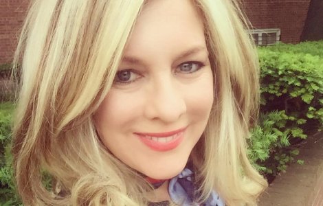 American Airlines: Insotitoare de zbor "otravita" de uniforma