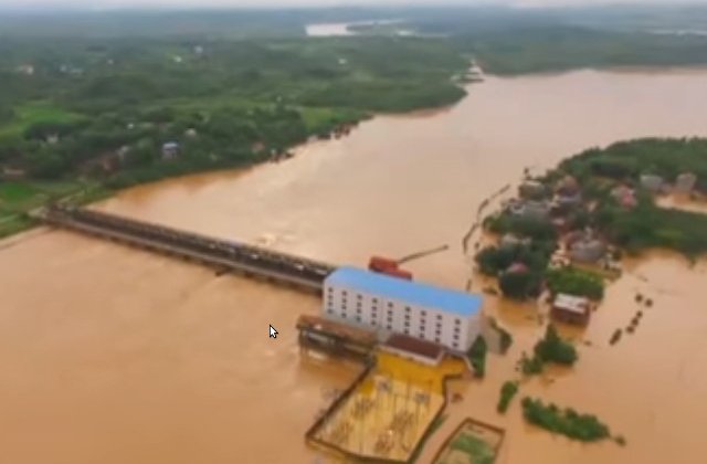 Inundatii uriase in sudul Chinei: 47 de morti si 40.000 de locuinte distruse