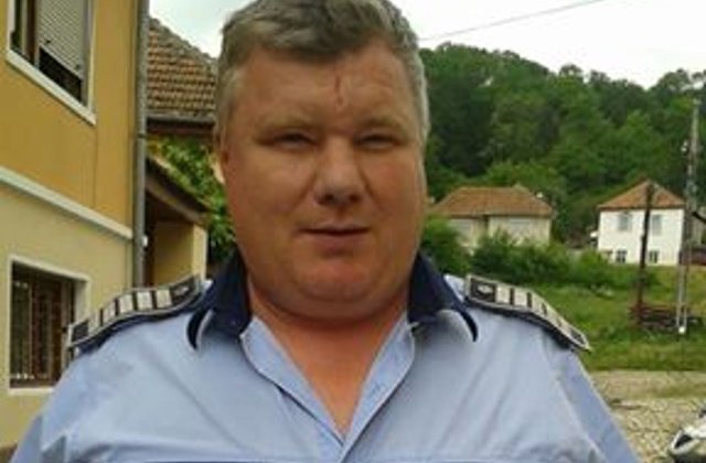 Un angajat al dispeceratului Politiei Orasului Rupea a salvat o familie care a plonjat cu masina in balta