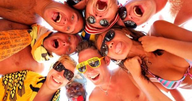  Top  Votka, soare si sex la "cea mai mare petrecere a Europei"