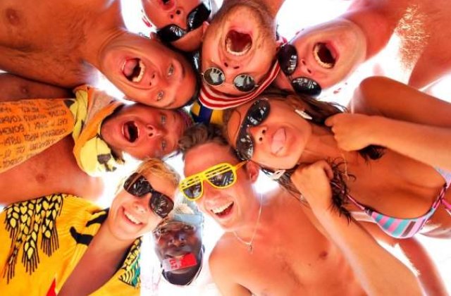 Votka, soare si sex la "cea mai mare petrecere a Europei"