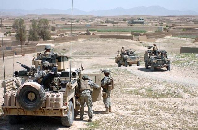 Petraeus: Talibanii din Afganistan bat in retragere in fata NATO