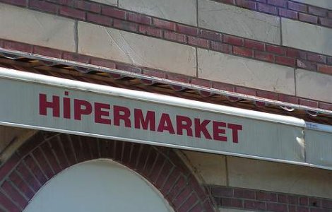 Un mort si 13 raniti in urma prabusirii acoperisului unui hipermarket