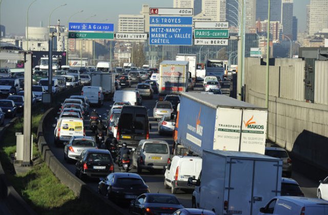 Franta vrea sa interzica vanzarea de masini diesel si pe benzina pana in 2040