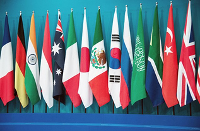 Peste 70 de politisti au fost raniti, in urma violentelor izbucnite la protestele antiglobalizare de la summitul G20