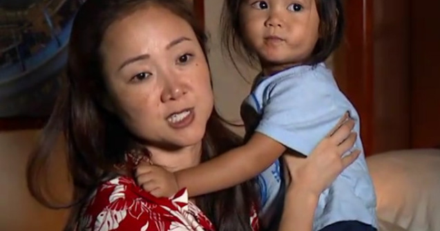 United Airlines a obligat o femeie sa-si tina copilul in brate, desi a cumparat doua locuri