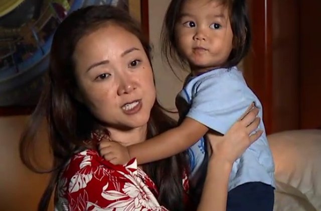 United Airlines a obligat o femeie sa-si tina copilul in brate, desi a cumparat doua locuri