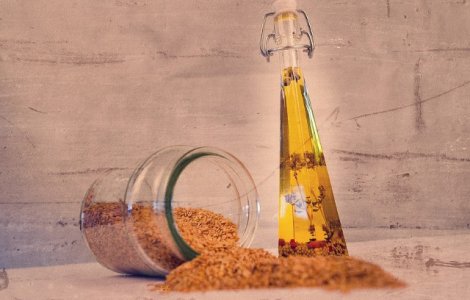  Top  7 uleiuri care te ajuta sa iti pastrezi frumusetea naturala