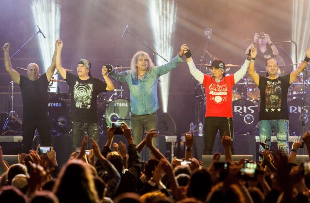 Minculescu, Valter Popa si Doru Borobeica parasesc Iris la finalul lui august. Nelu Dumitrescu: Trupa merge mai departe