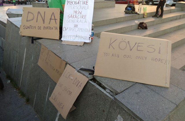 Protestul "Apararea justitiei independente" s-a incheiat dupa aproximativ patru ore, in fata sediului DNA