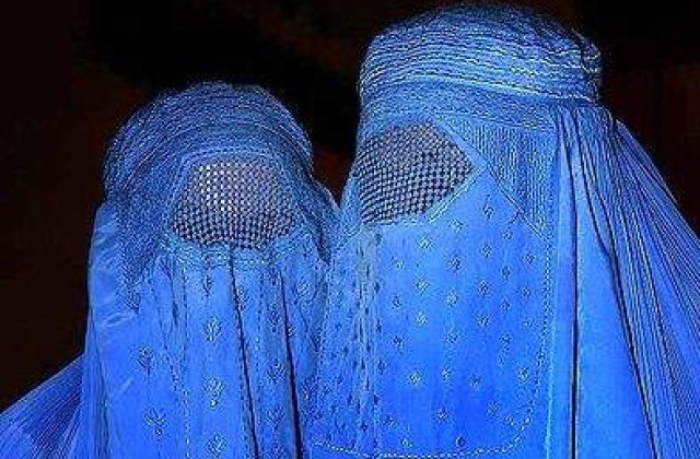 Cunoaste valul: Cum deosebim femeile arabe dupa vesminte?