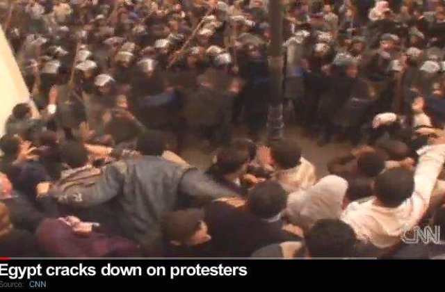 [VIDEO] Doi morti si 70 de raniti in protestele din Egipt